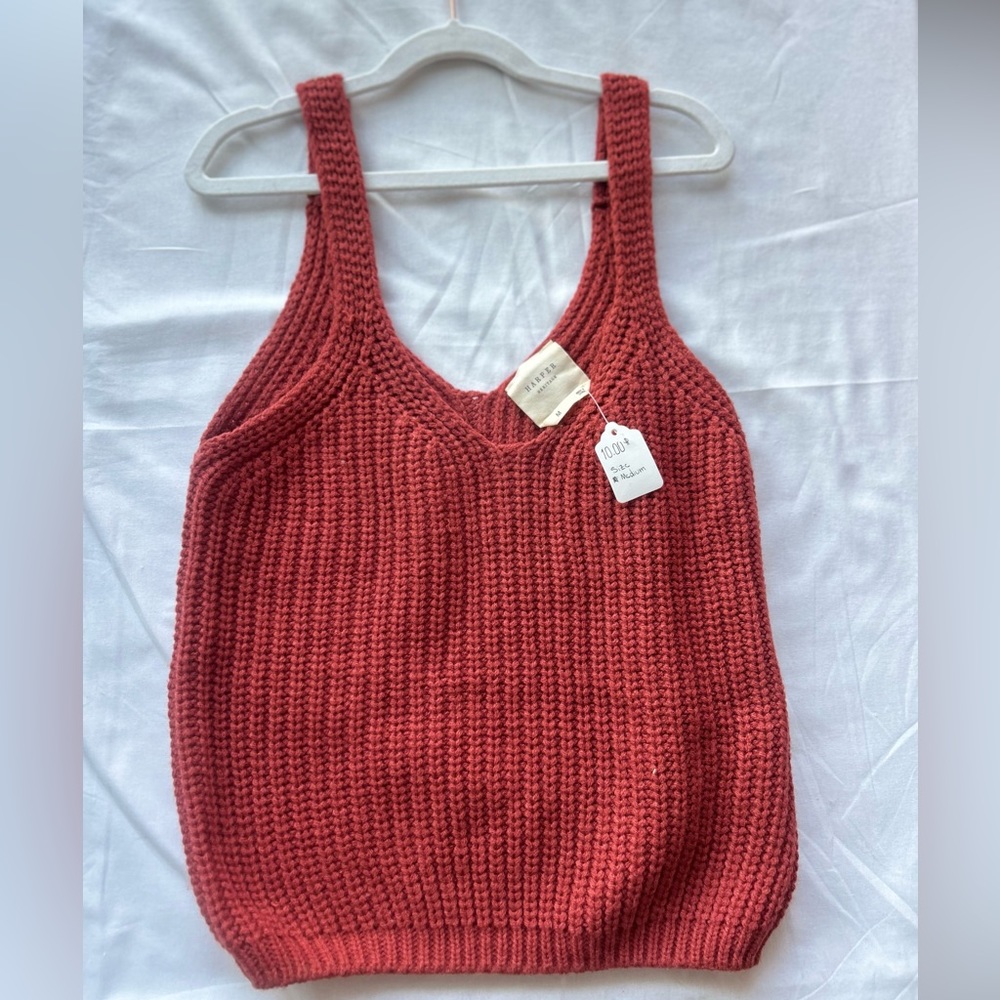 Add a pop of color to your wardrobe with this light reddish knitted tank top!